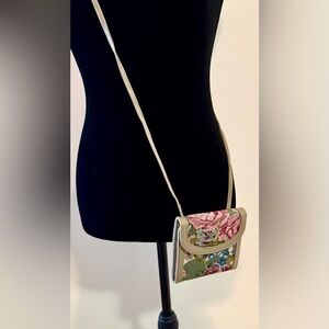 Vintage Mundi crossbody floral tapestry wallet purse cottage-core never used